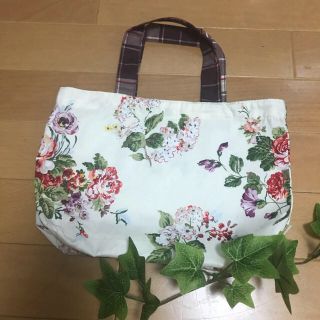 ローラアシュレイ(LAURA ASHLEY)のローラアシュレイ　トート(トートバッグ)