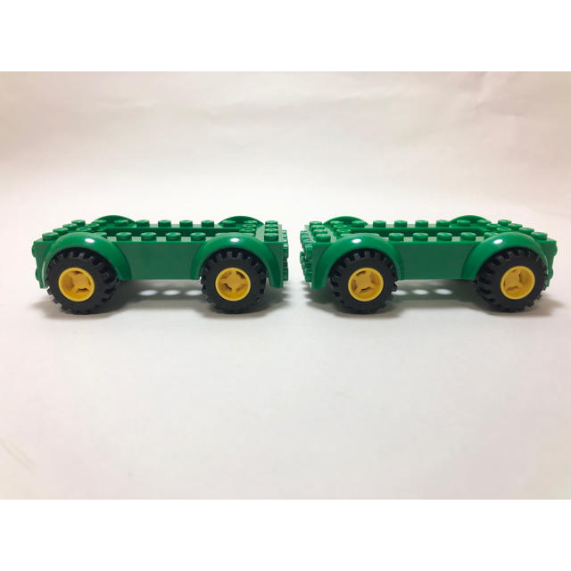 Lego(レゴ)の【新品未使用】レゴ　LEGO 車体　グリーン　2つ キッズ/ベビー/マタニティのおもちゃ(積み木/ブロック)の商品写真