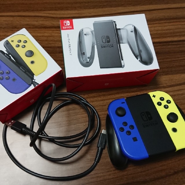 【任天堂純正品】Joy-Con&Joy-Con充電グリップ 【ジョイコン】