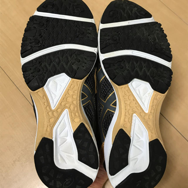 asics(アシックス)のアシックス レーザービーム 21.5 キッズ/ベビー/マタニティのキッズ靴/シューズ(15cm~)(スニーカー)の商品写真