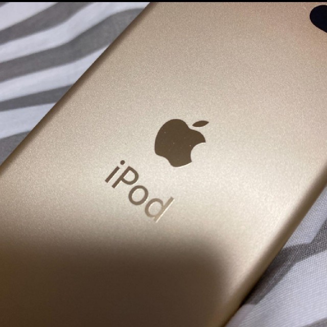 第6世代 iPod touch 32GB ゴールド スマホ/家電/カメラのオーディオ機器(ポータブルプレーヤー)の商品写真