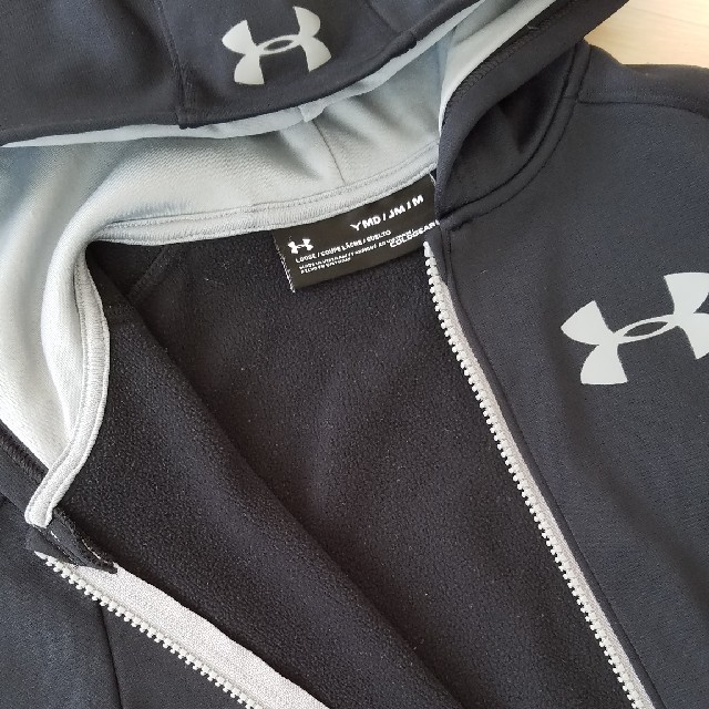 UNDER ARMOUR(アンダーアーマー)のアンダーアーマー パーカー140cm キッズ/ベビー/マタニティのキッズ服男の子用(90cm~)(ジャケット/上着)の商品写真