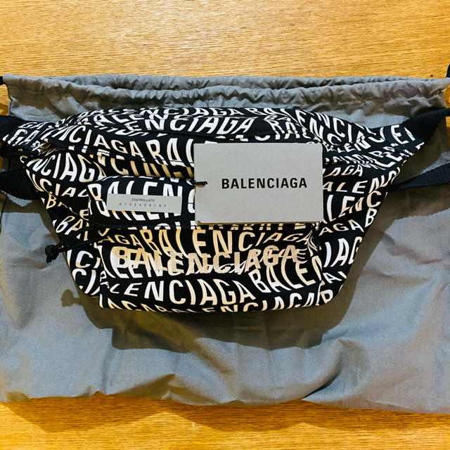 116640円ほどBALENCIAGA ボディバッグ　バレンシアガ　ショルダーバッグ