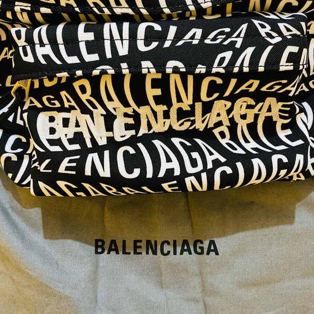 BALENCIAGA ボディバッグ　バレンシアガ　ショルダーバッグ 1