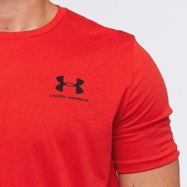 UNDER ARMOUR(アンダーアーマー)の(新品)大人気アンダーアーマー　　Tシャツ メンズのトップス(Tシャツ/カットソー(半袖/袖なし))の商品写真