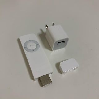 アップル(Apple)の【本日発送】アダプター付き　iPod shuffle 美品(ポータブルプレーヤー)