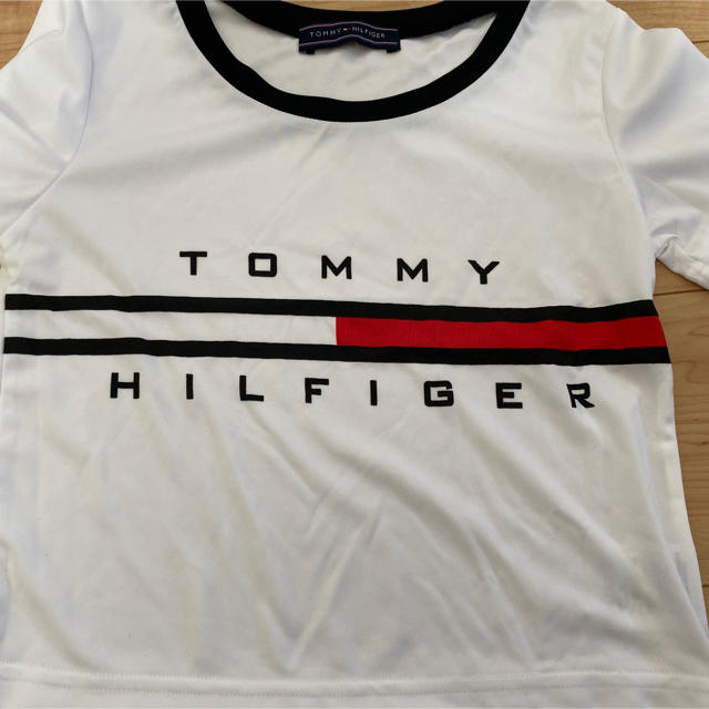 TOMMY HILFIGER(トミーヒルフィガー)のトミーヒルフィガー　tシャツ レディースのトップス(Tシャツ(半袖/袖なし))の商品写真