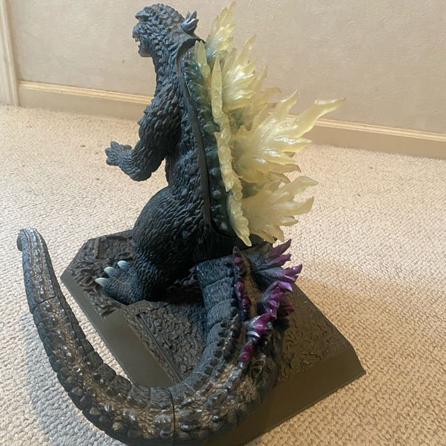 ☆ （送料込み）超珍品 BANDAIミレニアム2000ゴジラの出品ですよ！☆
