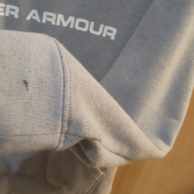 UNDER ARMOUR(アンダーアーマー)のアンダーアーマー  パーカー  150 キッズ/ベビー/マタニティのキッズ服男の子用(90cm~)(Tシャツ/カットソー)の商品写真