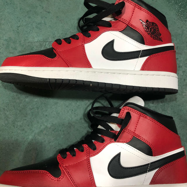 Nike AirJordan1 mid Chicago black toe 1