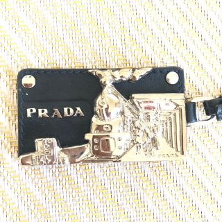 プラダ(PRADA)の値下げ★未使用★超レア★プラダ PRADA 旅モチーフ  キーホルダー(キーホルダー)