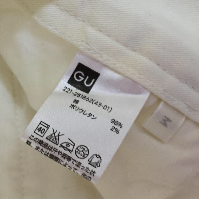 GU(ジーユー)のGU ホワイトチノパン レディースのパンツ(チノパン)の商品写真