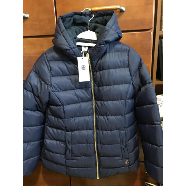 PETIT BATEAU(プチバトー)のプチバトー  中綿入り　ダウンジャケット　コート　ネイビー  新品　140cm  キッズ/ベビー/マタニティのキッズ服女の子用(90cm~)(ジャケット/上着)の商品写真