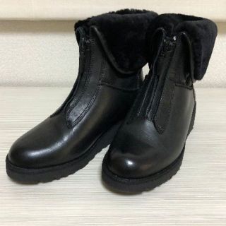 アグ(UGG)のUGGブラックレザーフロントジップ 2wayウェッジムートンブーツ レディース(ブーツ)