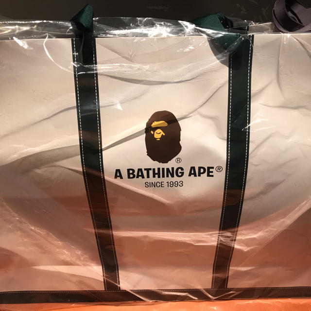 A BATHING APE(アベイシングエイプ)のBAPE CLEAR ABC CAMO SHARK 3体セット　400% エンタメ/ホビーのおもちゃ/ぬいぐるみ(キャラクターグッズ)の商品写真