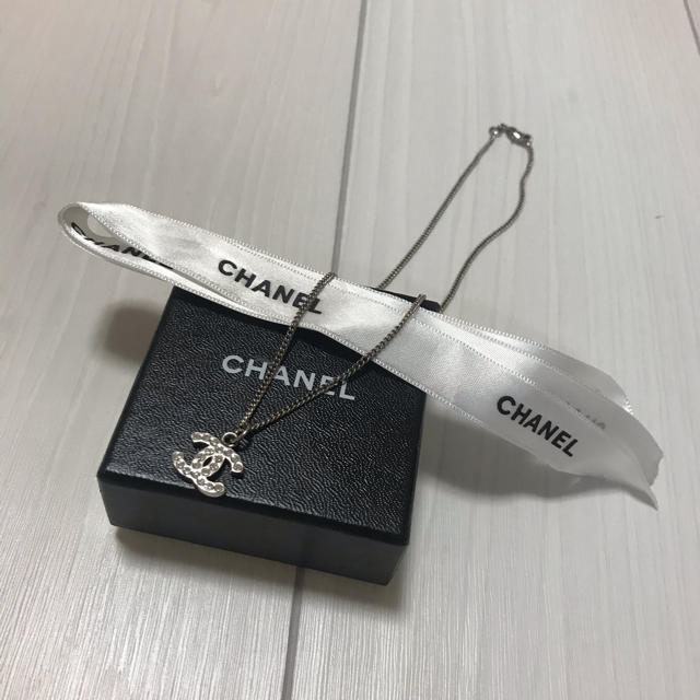 CHANEL(シャネル)のCHANEL ココマーク　ストーン　シルバーネックレス レディースのアクセサリー(ネックレス)の商品写真