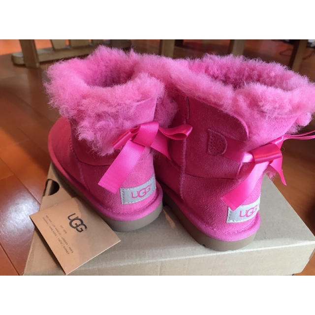 UGG(アグ)の姫ニャマ様専用！アグ  キッズ　18 .5センチ キッズ/ベビー/マタニティのキッズ靴/シューズ(15cm~)(ブーツ)の商品写真