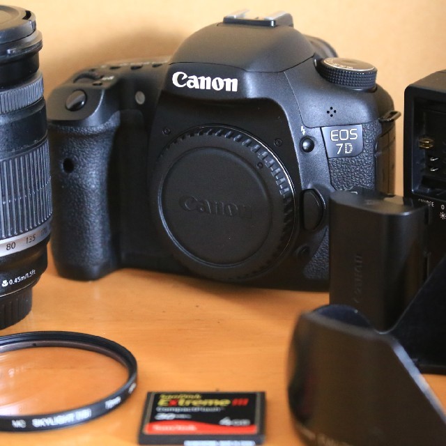 Canon(キヤノン)のキヤノン EOS 7D  EF-S18-200mmF/3.5-5.6ISセット  スマホ/家電/カメラのカメラ(デジタル一眼)の商品写真