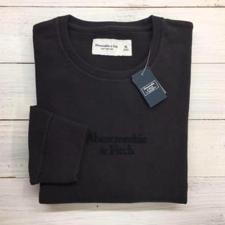 アバクロンビーアンドフィッチ(Abercrombie&Fitch)の新品【メンズXL】★アバクロ★刺しゅう＆エンボスロゴ入り長袖Tシャツ/グレー(Tシャツ/カットソー(七分/長袖))