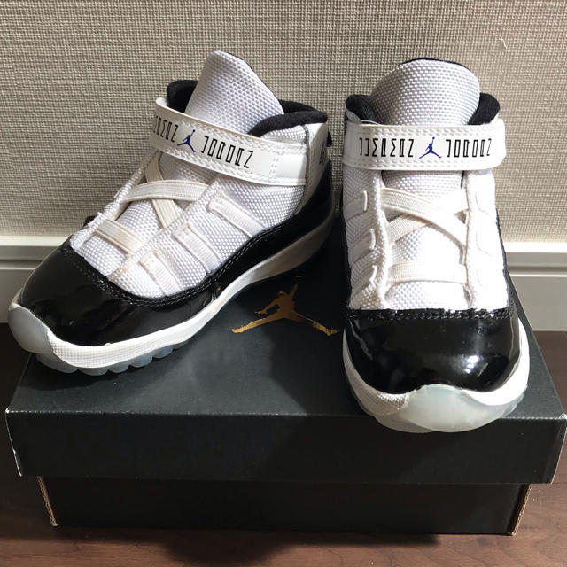 JORDAN 11 RETRO