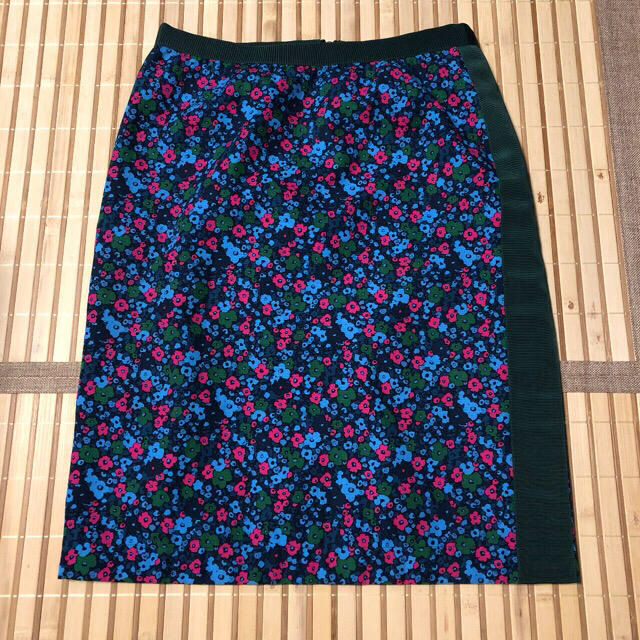sacai luck(サカイラック)のsacai luck サカイラック スカート ひざ丈 タイト 花柄 2 緑 レディースのスカート(ひざ丈スカート)の商品写真