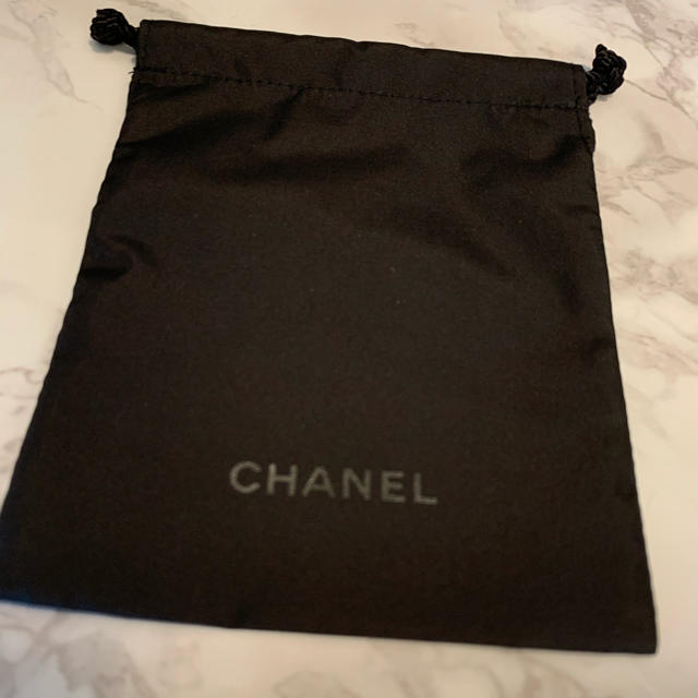 CHANEL(シャネル)の【新品】CHANEL シャネル 巾着ポーチ コスメ  レディースのファッション小物(ポーチ)の商品写真