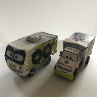 タカラトミー(Takara Tomy)のカーズ  トミカ  ドクターダメージとアーヴィー(知育玩具)