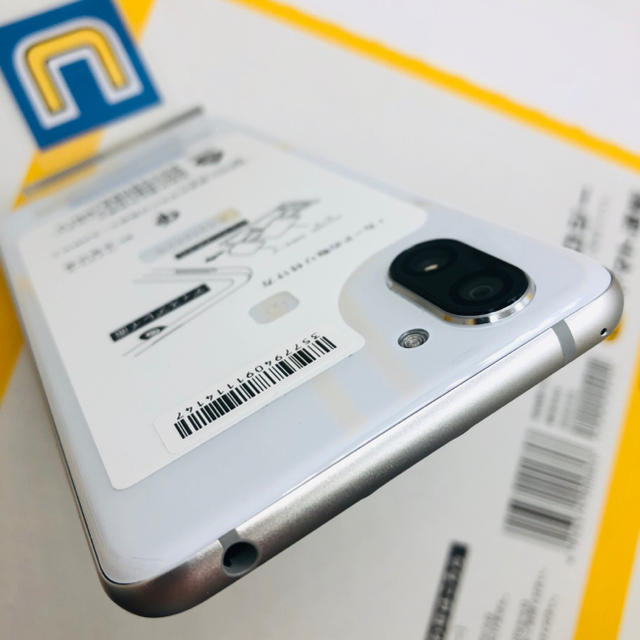 AQUOS(アクオス)の2-5829 中古美品！SIMFREE AQUOS R3 SHV44  スマホ/家電/カメラのスマートフォン/携帯電話(スマートフォン本体)の商品写真