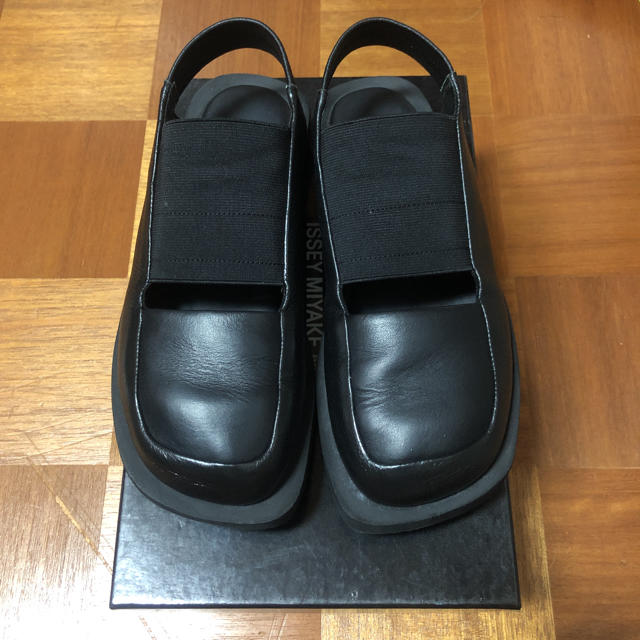 ISSEY MIYAKE(イッセイミヤケ)のISSEY MIYAKE MEN 19AW スクエァトゥサンダル size42 メンズの靴/シューズ(サンダル)の商品写真