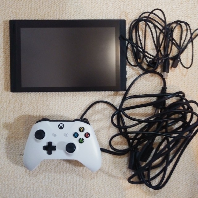 Xbox(エックスボックス)のXbox one s 500GB　モニターセット エンタメ/ホビーのゲームソフト/ゲーム機本体(家庭用ゲーム機本体)の商品写真
