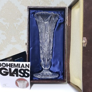 ボヘミア クリスタル(BOHEMIA Cristal)のボヘミアガラス ハンドメイドカット クリスタル 花瓶 新品箱付き(花瓶)