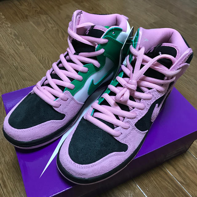 NIKE(ナイキ)のNIKE SB DUNK HIGH PRO PRM 27.5㎝ 新品未使用 メンズの靴/シューズ(スニーカー)の商品写真