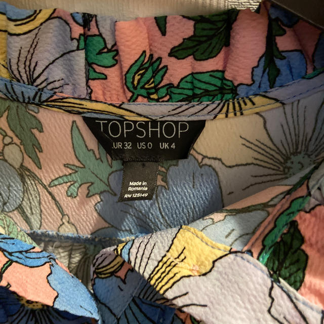 TOPSHOP(トップショップ)のTOPSHOP ブラウス　花柄 レディースのトップス(シャツ/ブラウス(長袖/七分))の商品写真