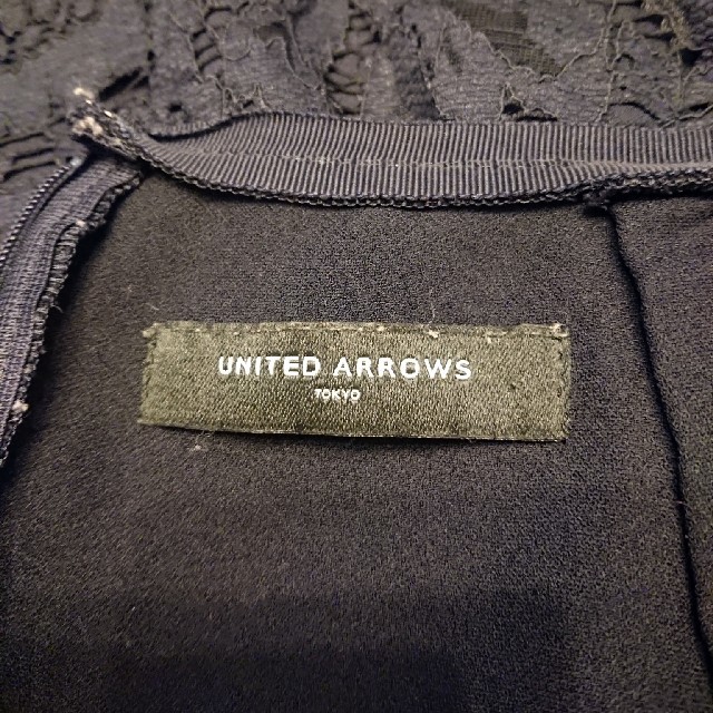 UNITED ARROWS(ユナイテッドアローズ)のUNITED ARROWS 膝丈レースタイトスカート(濃ネイビー・サイズ38) レディースのスカート(ひざ丈スカート)の商品写真