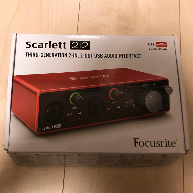 Focusrite Scarlett 2i2 オーディオインターフェース