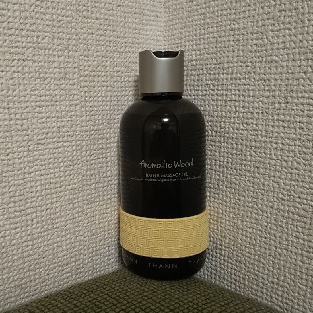 THANN(タン)のTHANN タン バス×マッサージオイル AW アロマティックウッド 295ml コスメ/美容のボディケア(ボディオイル)の商品写真