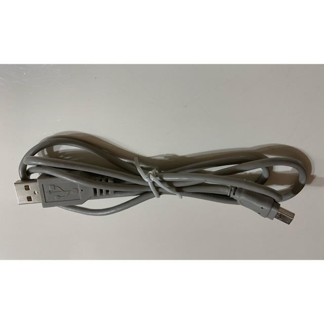 USBケーブル　1.0m スマホ/家電/カメラのスマホ/家電/カメラ その他(その他)の商品写真