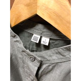 ユニクロ(UNIQLO)の美品★ユニクロ UNIQLO ノーカラーシャツ グレー(シャツ)