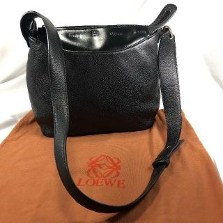 ロエベ(LOEWE)の【男女兼用美品】ロエベ ショルダーバッグ 肩掛け 黒 保存袋付(ショルダーバッグ)