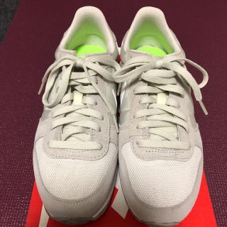 ナイキ(NIKE)の【美品】NIKE スニーカー　24.5cm(スニーカー)