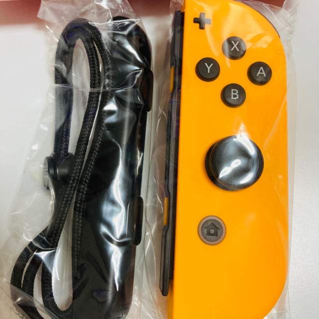 Nintendo Switch(ニンテンドースイッチ)の【新品】joy-con（R）ネオンオレンジ エンタメ/ホビーのゲームソフト/ゲーム機本体(家庭用ゲーム機本体)の商品写真