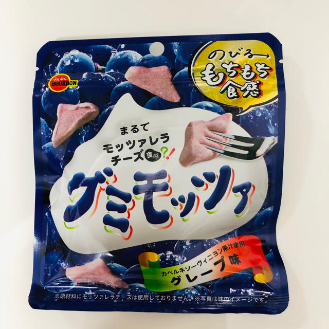 ブルボン(ブルボン)のグミモッツァ　グレープ味　40ｇ入×10個　（株）ブルボン 食品/飲料/酒の食品(菓子/デザート)の商品写真