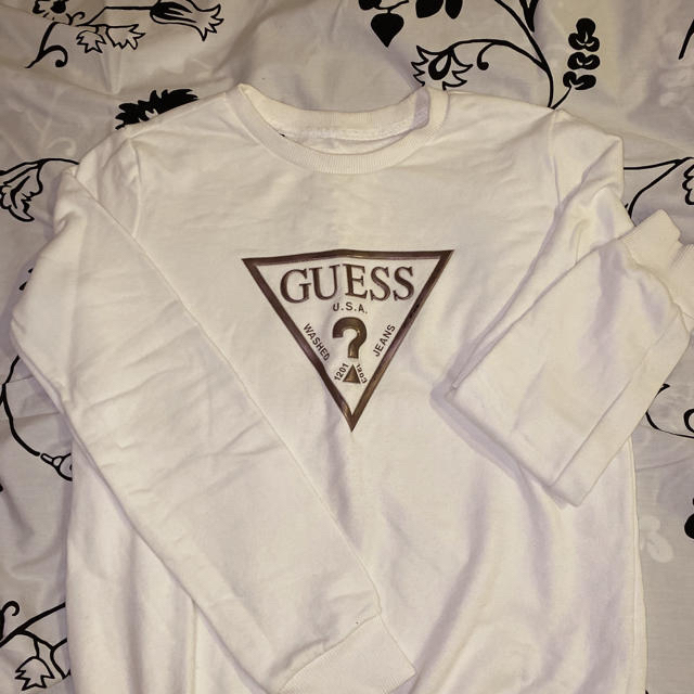 GUESS(ゲス)のguessトレーナー レディースのトップス(トレーナー/スウェット)の商品写真