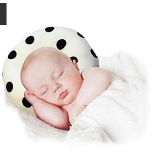 ドーナツ枕　ドット柄　赤ちゃん　絶壁防止(枕)