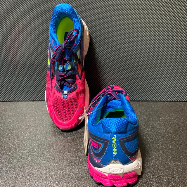 Brooks(ブルックス)の【新品】ブルックスランニングシューズ　25cm スポーツ/アウトドアのランニング(シューズ)の商品写真