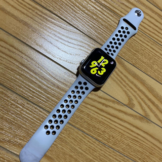 アップルウォッチ(Apple Watch)のApple Watch Series 4（GPS＋セルラー　ナイキ)(腕時計(デジタル))
