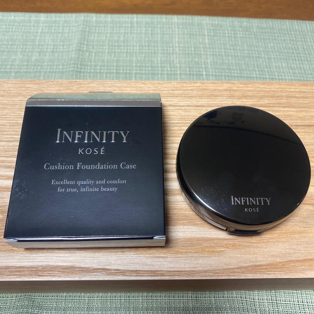 KOSE(コーセー)のINFINITY インフィニティ　クッションファンデーション　ケース コスメ/美容のベースメイク/化粧品(ファンデーション)の商品写真