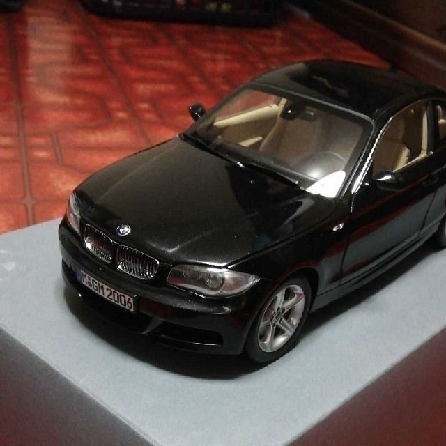 BMW(ビーエムダブリュー)の最終値下げ！☆匿名配送☆Kyosho　BMW  1/18 1er Coupe エンタメ/ホビーのおもちゃ/ぬいぐるみ(ミニカー)の商品写真