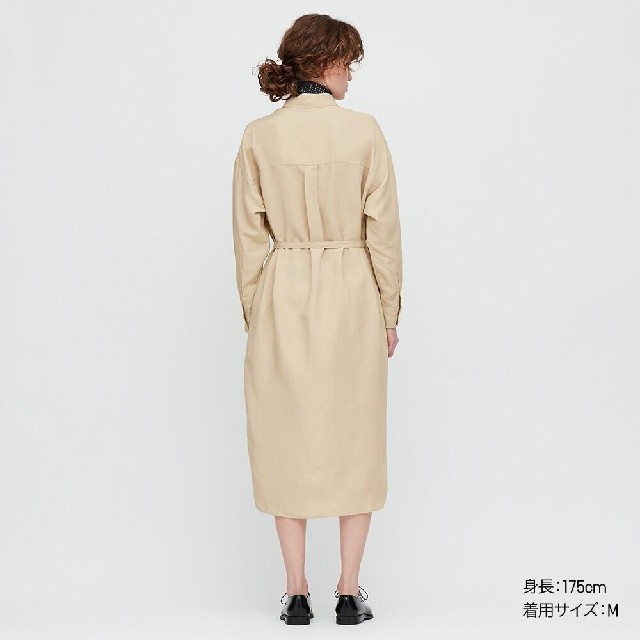 UNIQLO(ユニクロ)の未使用　ユニクロ　リネンブレンドシャツワンピース（長袖）　ベージュ　M レディースのワンピース(ロングワンピース/マキシワンピース)の商品写真