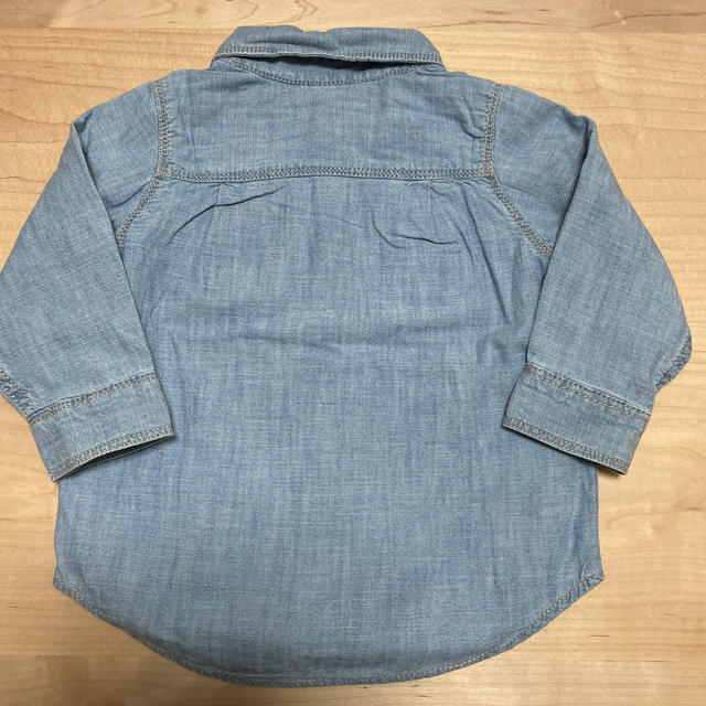 babyGAP(ベビーギャップ)のGAP デニムシャツ 90 キッズ/ベビー/マタニティのキッズ服男の子用(90cm~)(ブラウス)の商品写真